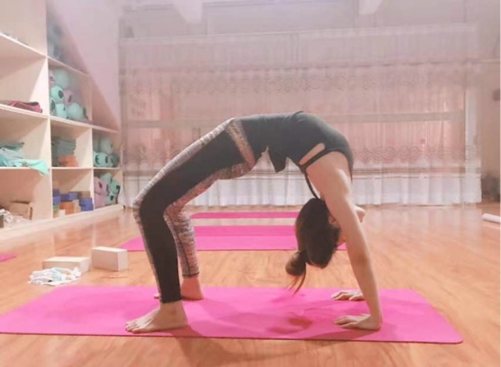 什么都听你的紧致小妹